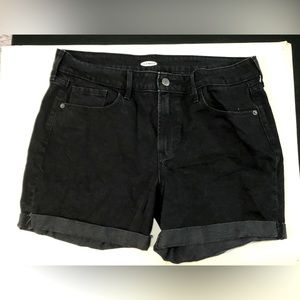 Women’s 12 Black Cuffed Denim Shorts